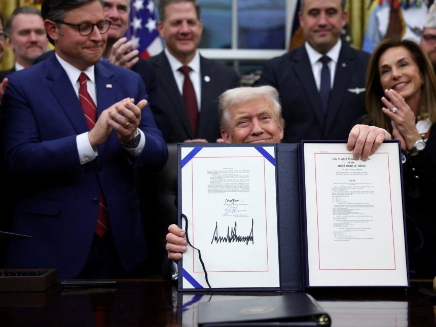 Trump firma ley que pone fin al cierre gubernamental más largo en EE.UU