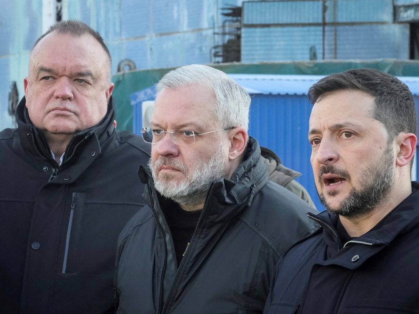 Ucrania: Zelenski enfrenta escándalo de corrupción y batallas legales