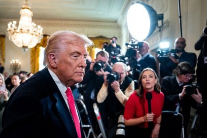 BBC se disculpa con Trump por edición engañosa, pero niega difamación