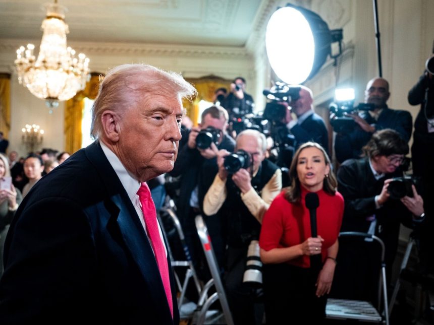 BBC se disculpa con Trump por edición engañosa, pero niega difamación