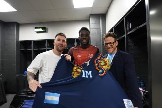 Argentina: Celebrando el Día de los Ponchos Azules, un país solidario