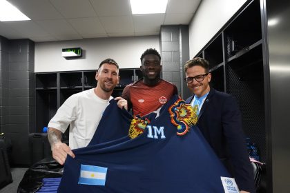 Argentina: Celebrando el Día de los Ponchos Azules, un país solidario