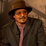 Johnny Depp: Todos lo buscan, pero su película no convence