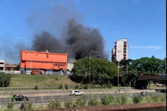 Devastador incendio en Villa Celina: fábrica textil sufre pérdidas totales