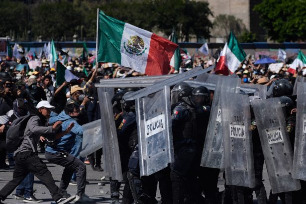 Protestas de la Generación Z en México: Choques y Violencia Policial