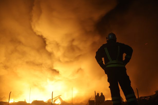 Incendio en Ezeiza: ¿Qué causó el fuego y el intenso vapor?