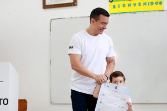 Referéndum en Ecuador: Noboa sufre derrota en todas las preguntas