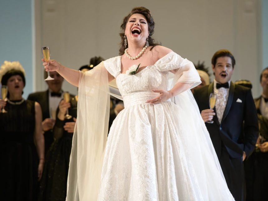 La Traviata en el Colón: Un Impactante Cierre de Temporada 2025