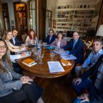 Restricciones a visitas de Cristina tras foto con 9 economistas