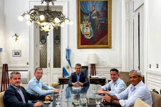 Milei refuerza su bloque: tres radicales se unen al libertario