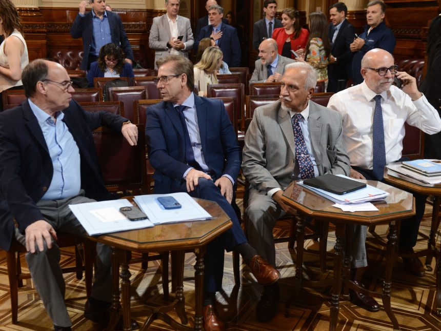 Senado en Crisis: Villaverde Rechazado y Futuro del Gobierno en Juego