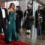 Melania Trump: Su Impactante Transformación al Verde Saudí