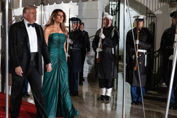 Melania Trump: Su Impactante Transformación al Verde Saudí