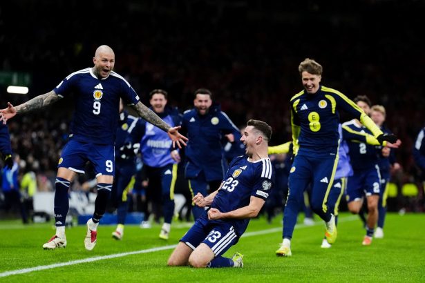 Escocia sorprende a Dinamarca con golazo y clasifica al Mundial 2026