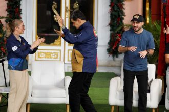 Maduro y su esposa bailan tropicales: ‘¡Nadie me detiene!