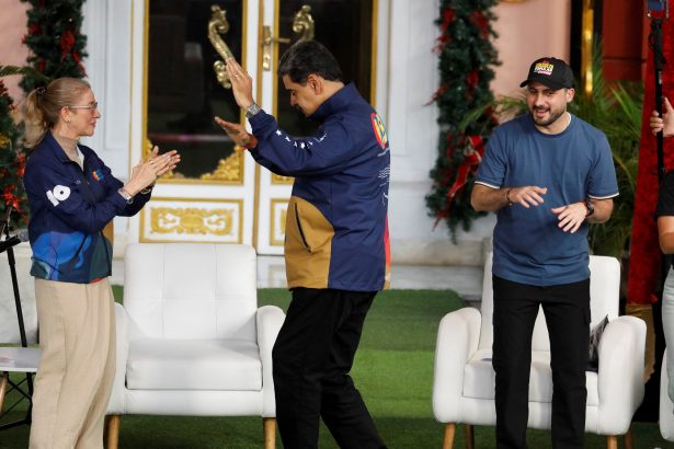 Maduro y su esposa bailan tropicales: ‘¡Nadie me detiene!
