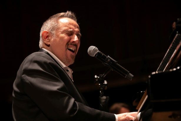 Alejandro Lerner: Emoción y Música en su Reconocimiento Cultural