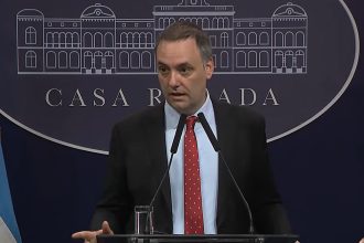 Javier Milei y Adorni: Última reunión del Consejo de Mayo antes del Congreso