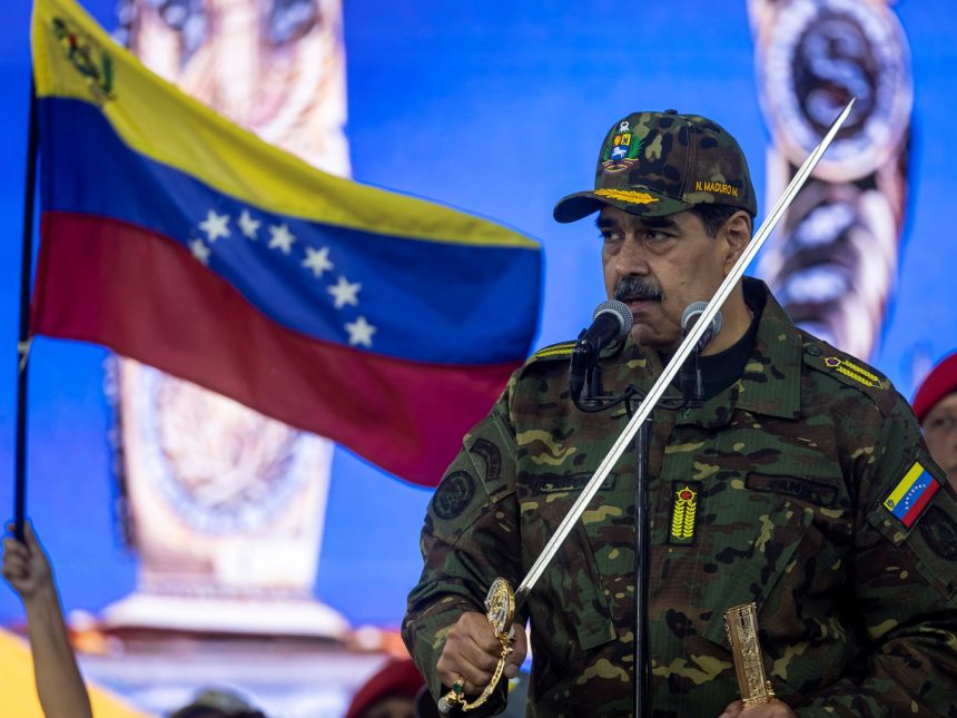 Caracas se Levanta: El Chavismo Resiste la Amenaza de EE. UU