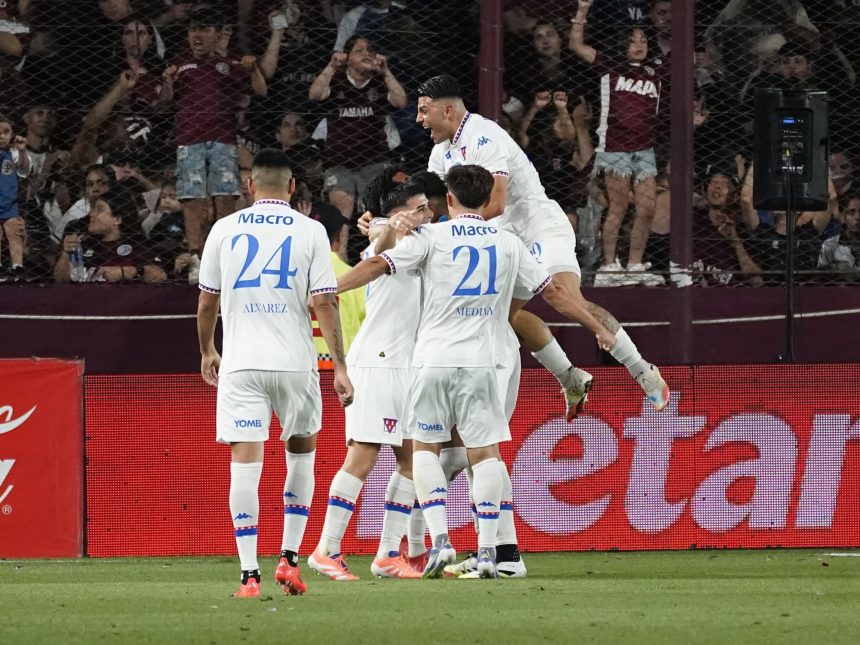 Tigre sorprende en la fiesta de Lanús: VAR desata furia contra Tapia