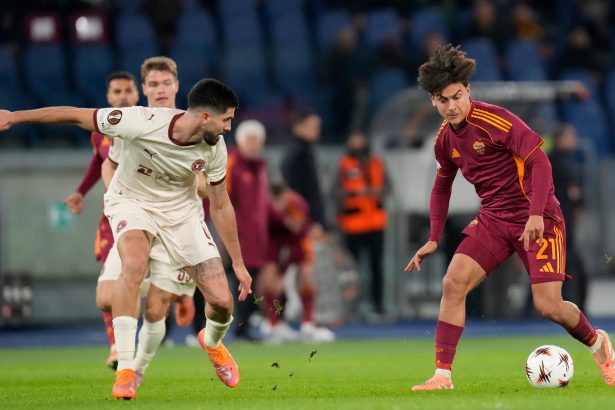 Europa League: Dybala regresa y marca gol agónico contra Dibu