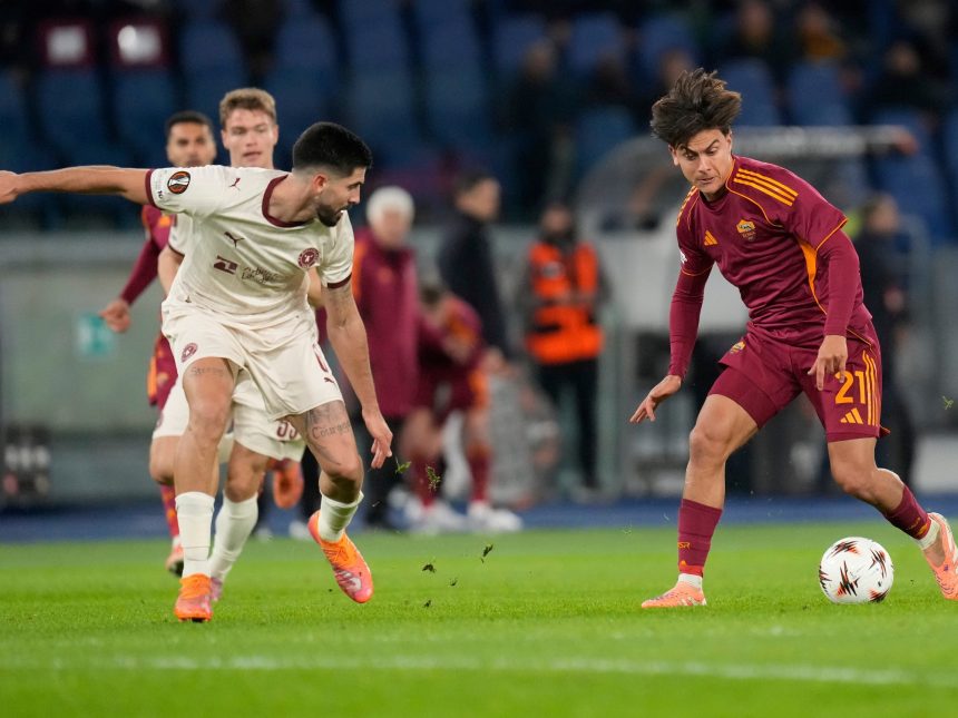 Europa League: Dybala regresa y marca gol agónico contra Dibu