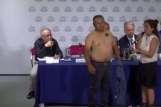 Impactante exposición antivacunas en el Congreso: ¿Prueba magnética?