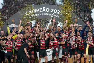 Flamengo conquista su cuarta estrella en una polémica final ante Palmeiras