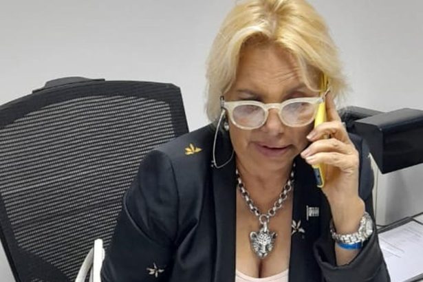 El ‘hombre imán’ y el conflicto vacunas: ¿Qué hay detrás del show?