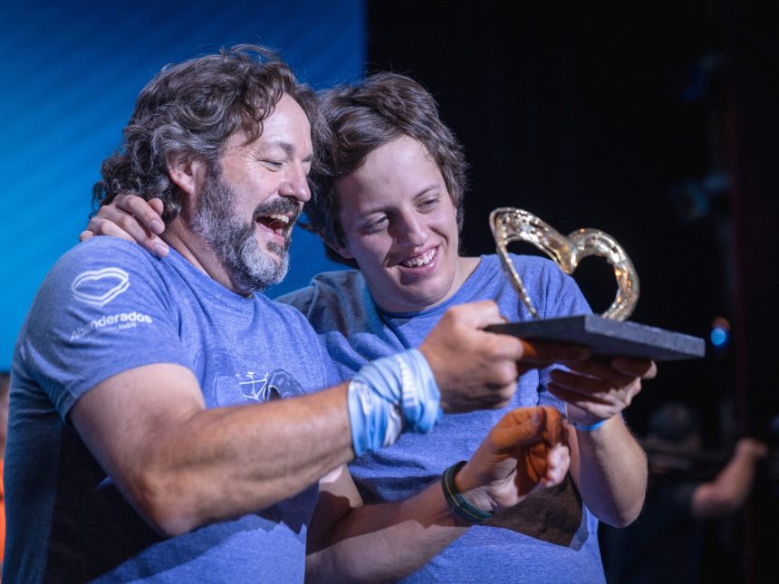 Emoción y Inclusión: Entregan el ‘Premio Abanderados’ a Proyecto Innovador