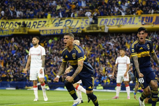 Boca arrasa a Argentinos y avanza a semifinales con gran racha