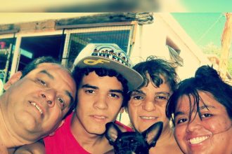 Superó la tragedia: Papá encuentra su propósito tras perder a su familia