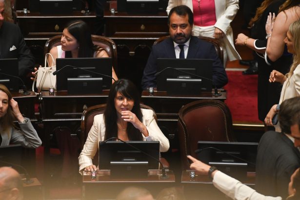 Villaverde al borde de la salida del Senado: el Gobierno sin apoyo