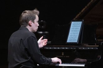 El Colón Contemporáneo: Un Viaje Audaz entre Música y Lenguaje