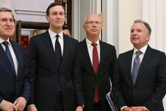 Negociadores de EE. UU. y Ucrania buscan paz con Rusia en Florida