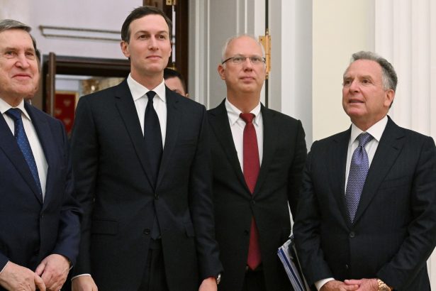 Negociadores de EE. UU. y Ucrania buscan paz con Rusia en Florida