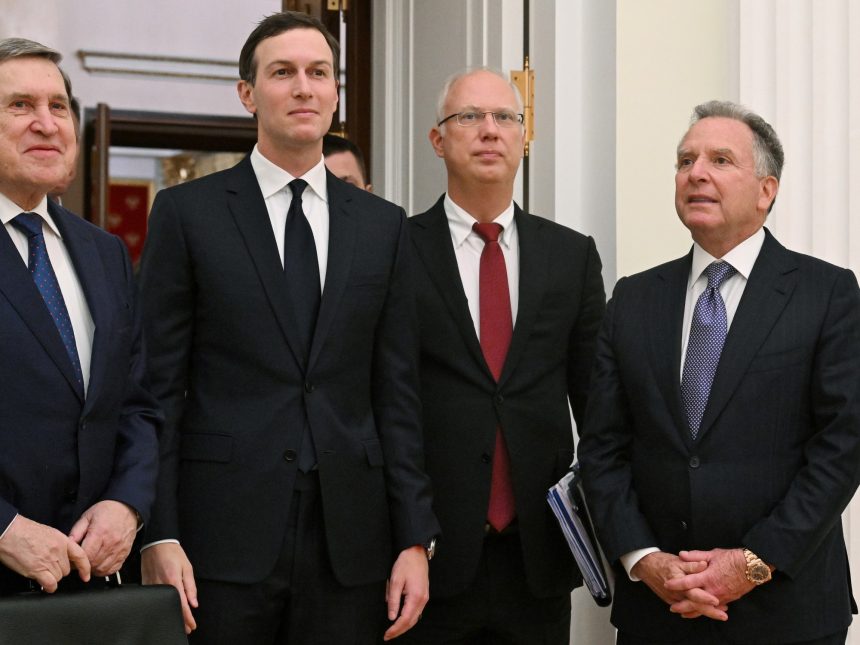 Negociadores de EE. UU. y Ucrania buscan paz con Rusia en Florida