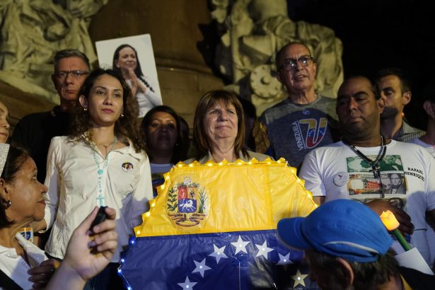 Patricia Bullrich apoya a María Corina Machado en marcha en Buenos Aires