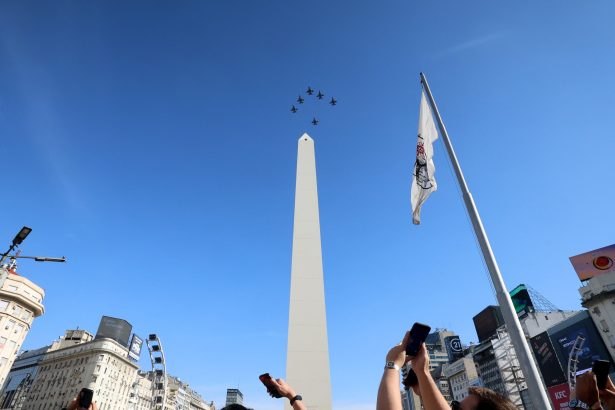 F-16 en Acción: Espectacular Vuelo a 700 km/h en Buenos Aires y Córdoba