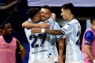 Racing brilla en la Bombonera: derrota a Boca y avanza a la final