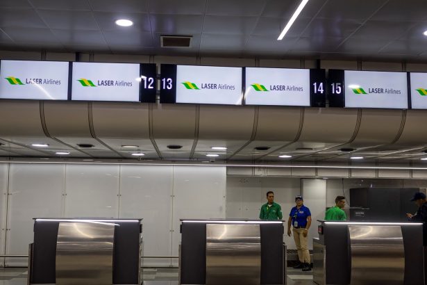 Caos en Venezuela: Familias varadas por el bloqueo aéreo de EE. UU