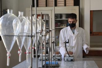 El Gobierno cancela programa de financiamiento científico y presenta nuevo para 2026