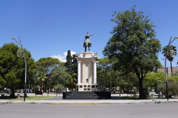 Santiago del Estero: Calor extremo y desierto en espera de la final