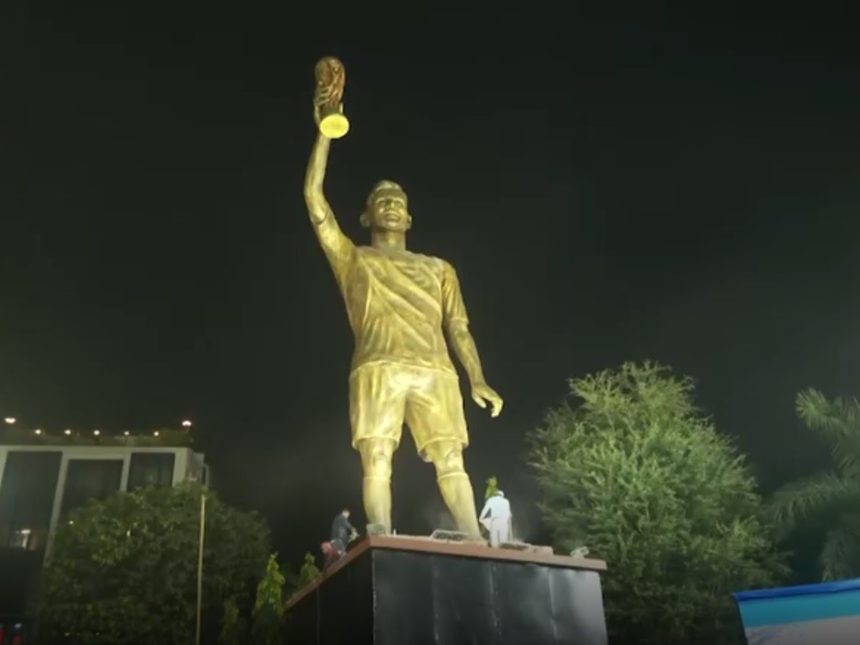India rinde homenaje a Messi con estatua rumbo al Guinness y fervor