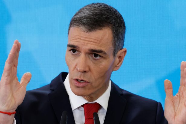 Pedro Sánchez defiende su gestión y resiste ante escándalos en España