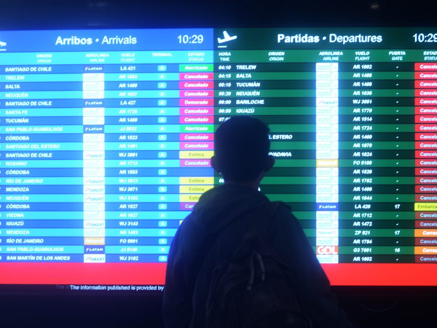 Navidad en el aire: Paro de controladores y polémica en vuelos