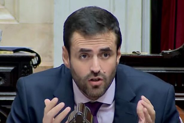 Exdiputado kirchnerista acusado de fake news tras reunión con Cristina