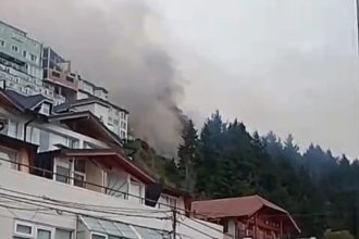 Bariloche en Alerta: Incendio Forestal Amenaza Sanatorio Residencial