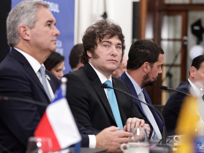 Milei llama ‘narcoterrorista’ a Maduro y apoya a Trump en Mercosur