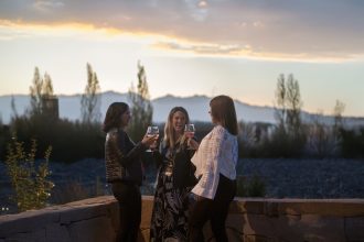Descubre la Magia de los Sunsets: Fiestas al Aire Libre en Mendoza